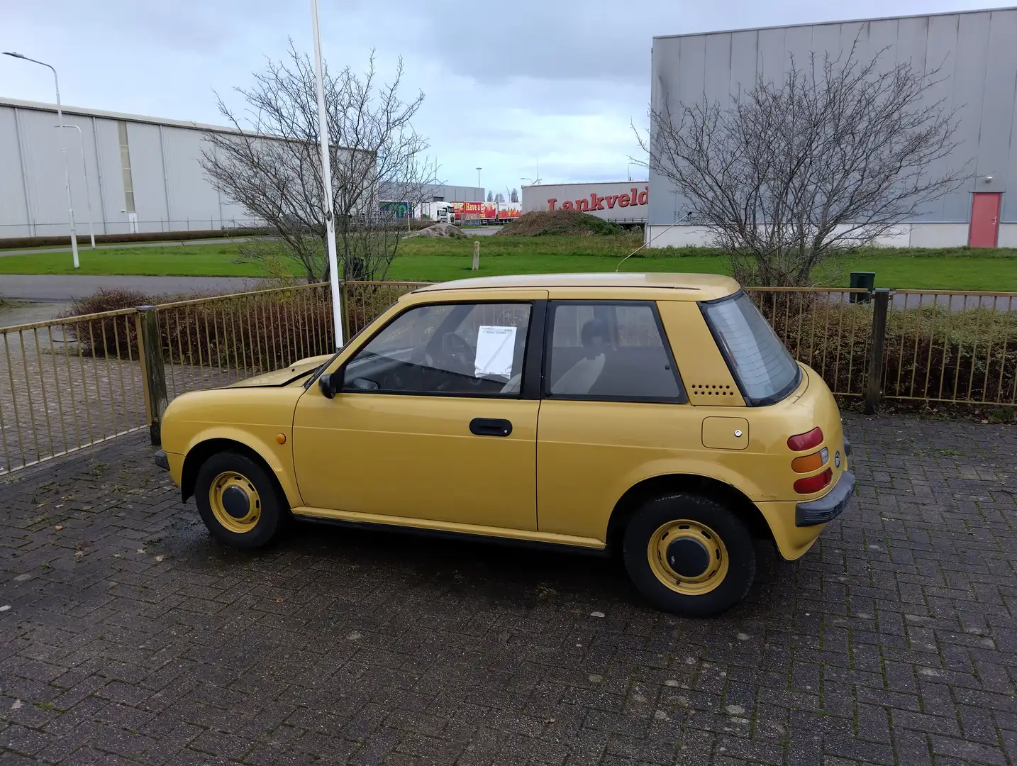 Nissan Желтый - 2