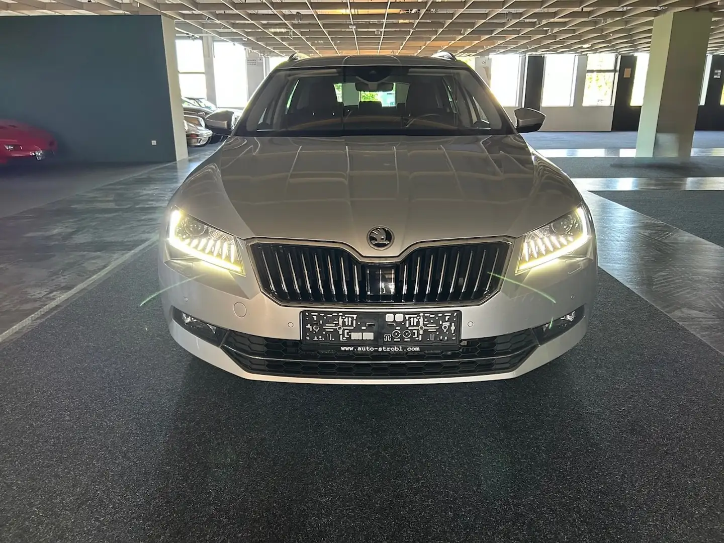 Skoda Superb Style 2,0 TDI *1. Besitz/Pickerl&Service neu* Argintiu - 2