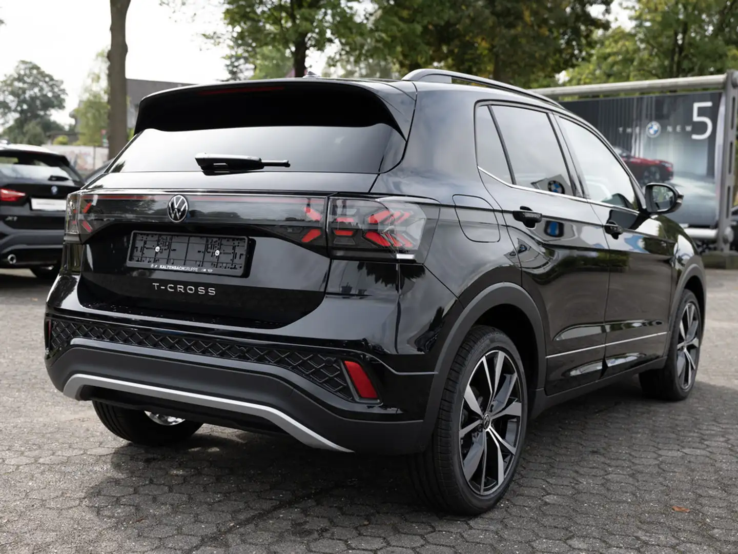 Volkswagen T-Cross 1.0 TSI R-Line AHK MATRIX-LED ACC SHZ Zwart - 2