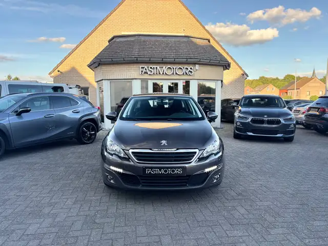 Peugeot 308 view 2