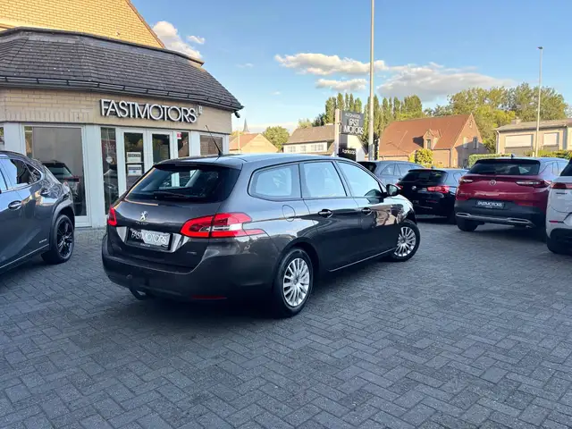 Peugeot 308 view 4