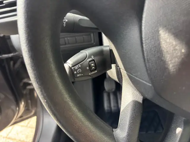 Peugeot 308 view 12