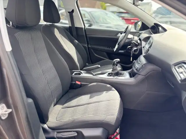 Peugeot 308 view 11