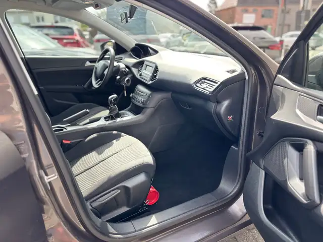 Peugeot 308 view 10