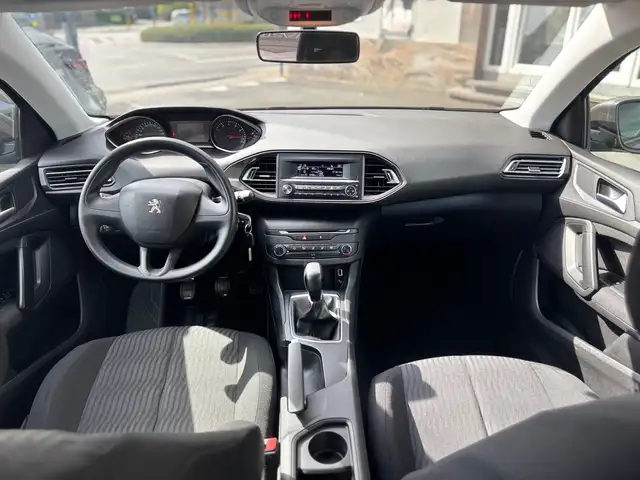 Peugeot 308 view 9