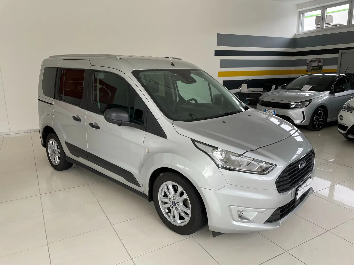 Ford Tourneo Connect 1.5 TDCi 100 CV Plus Plateado - 1