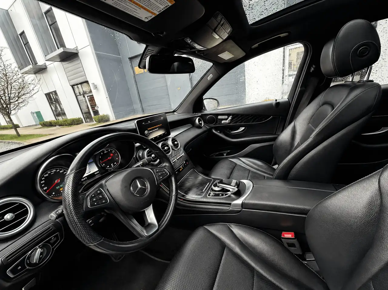 Mercedes-Benz GLC снимка Mercedes-Benz GLC