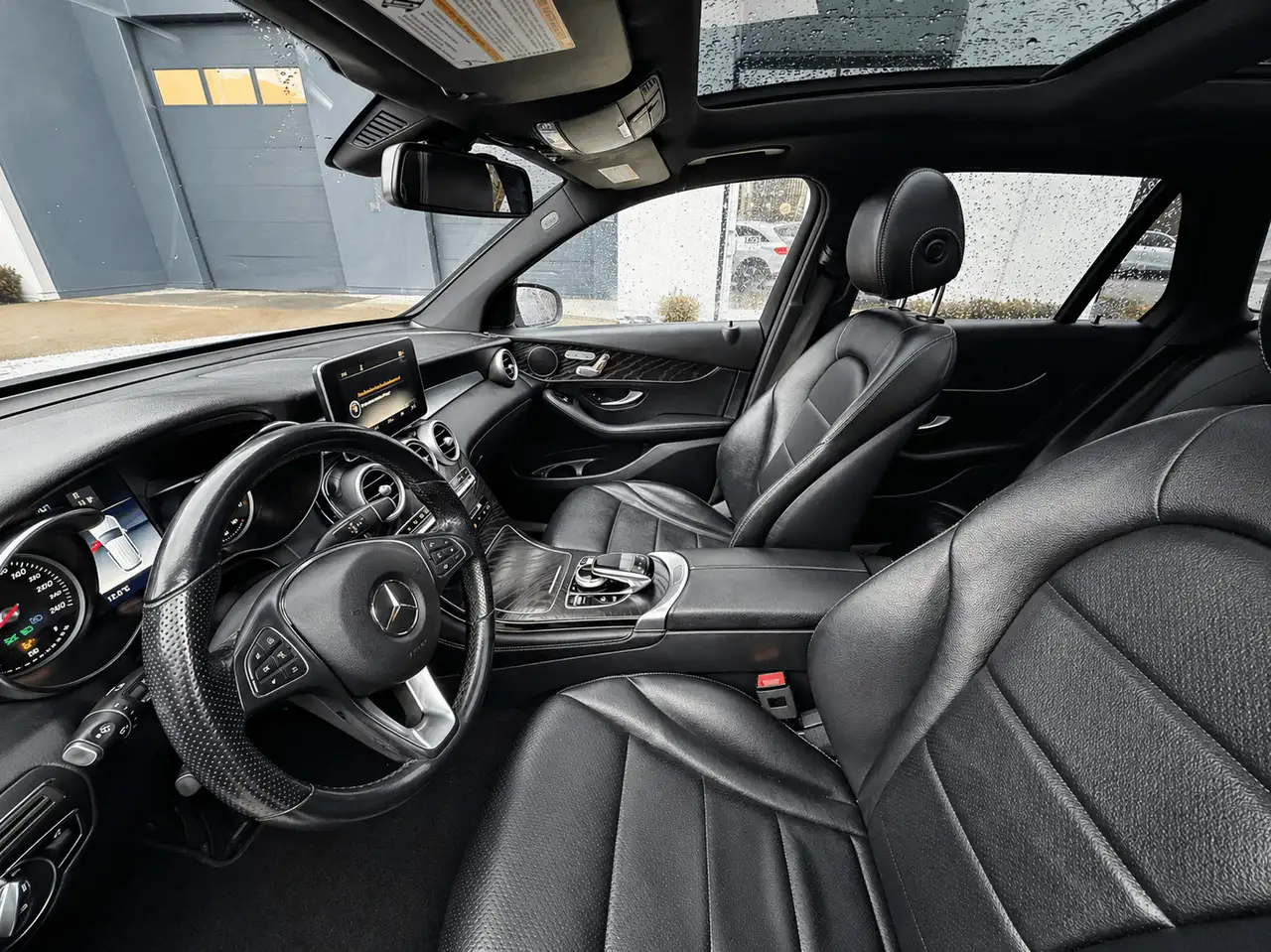 Mercedes-Benz GLC снимка Mercedes-Benz GLC