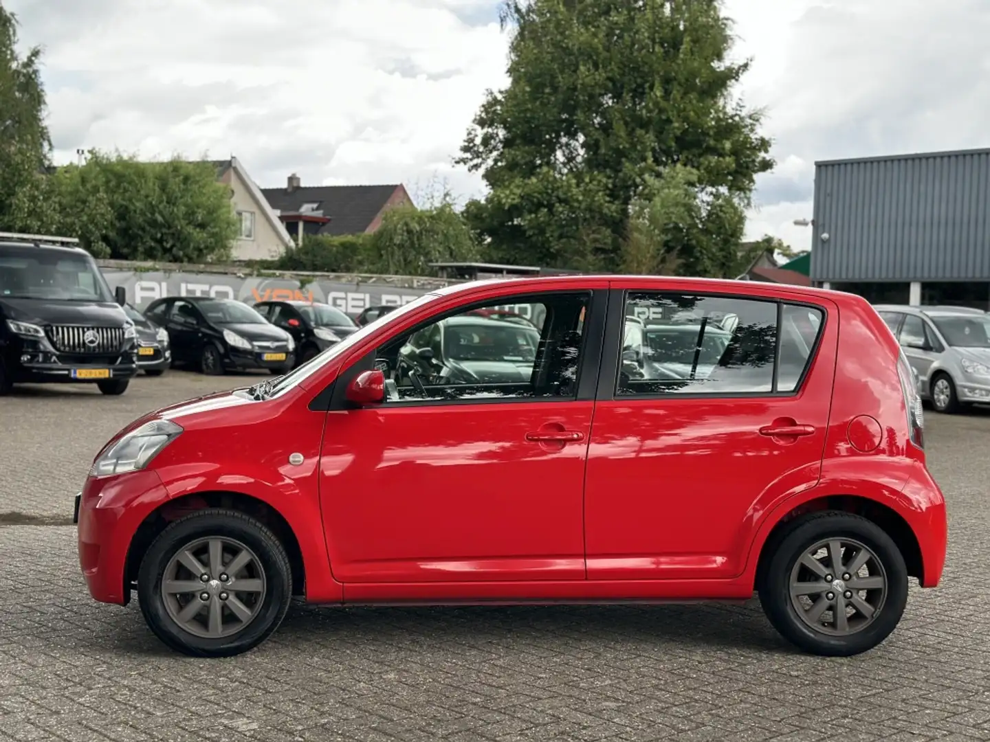 Daihatsu Sirion 2 1.3-16V Prestige Automaat*Airco*5DRS*UNIEK! Rood - 2
