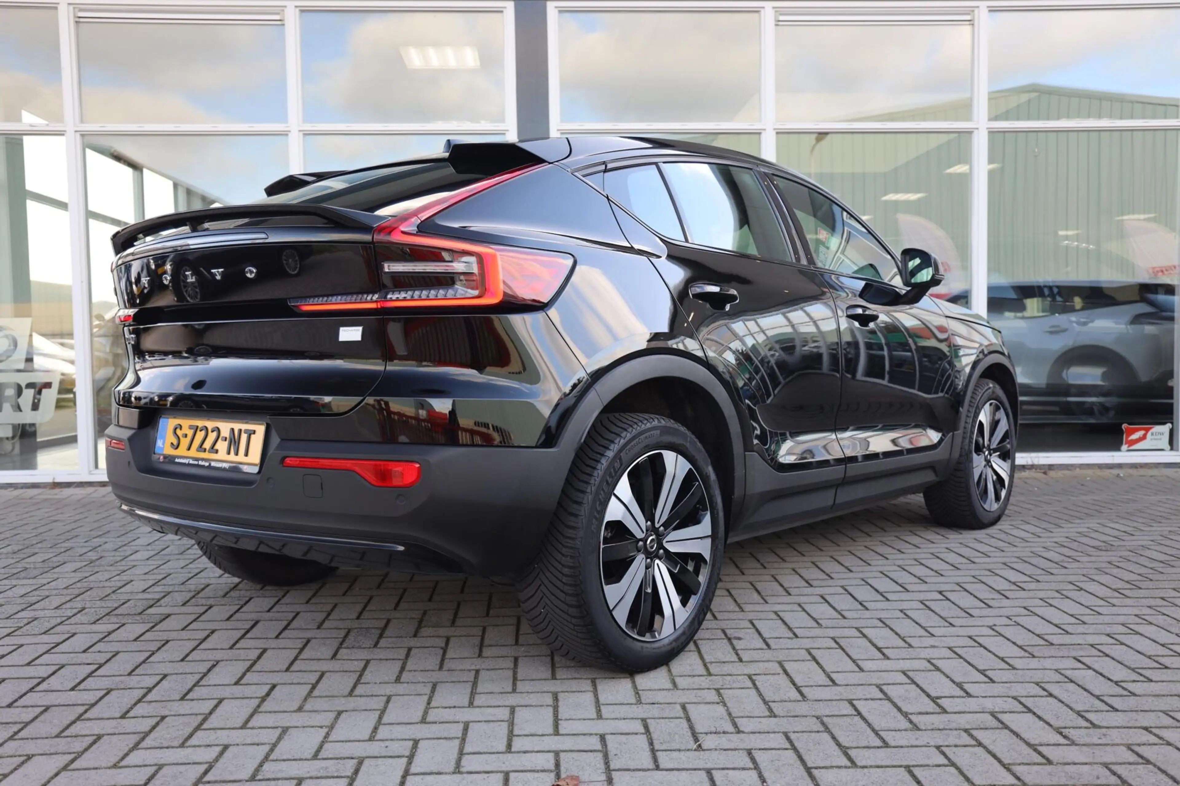Volvo C40 Recharge Core 69 kWh|Camera|Panoramadak|Carplay|Na — photo 3