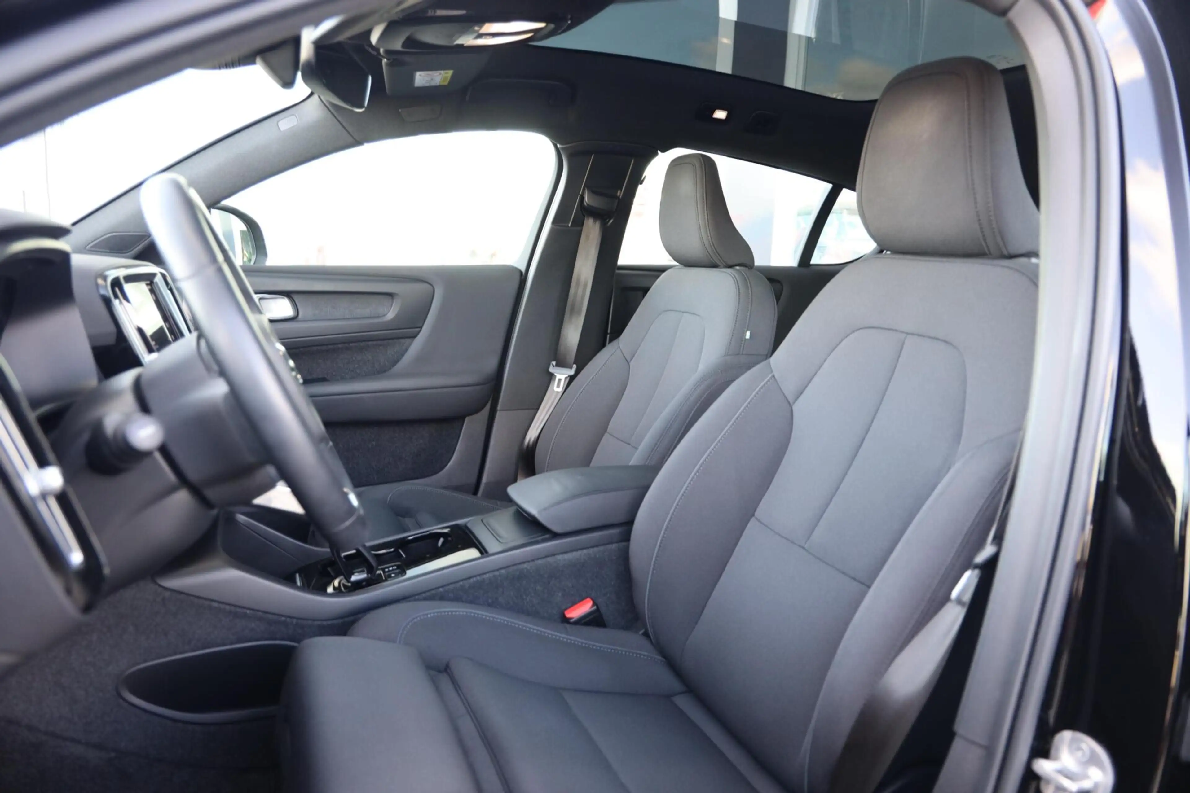 Volvo C40 Recharge Core 69 kWh|Camera|Panoramadak|Carplay|Na — photo 8