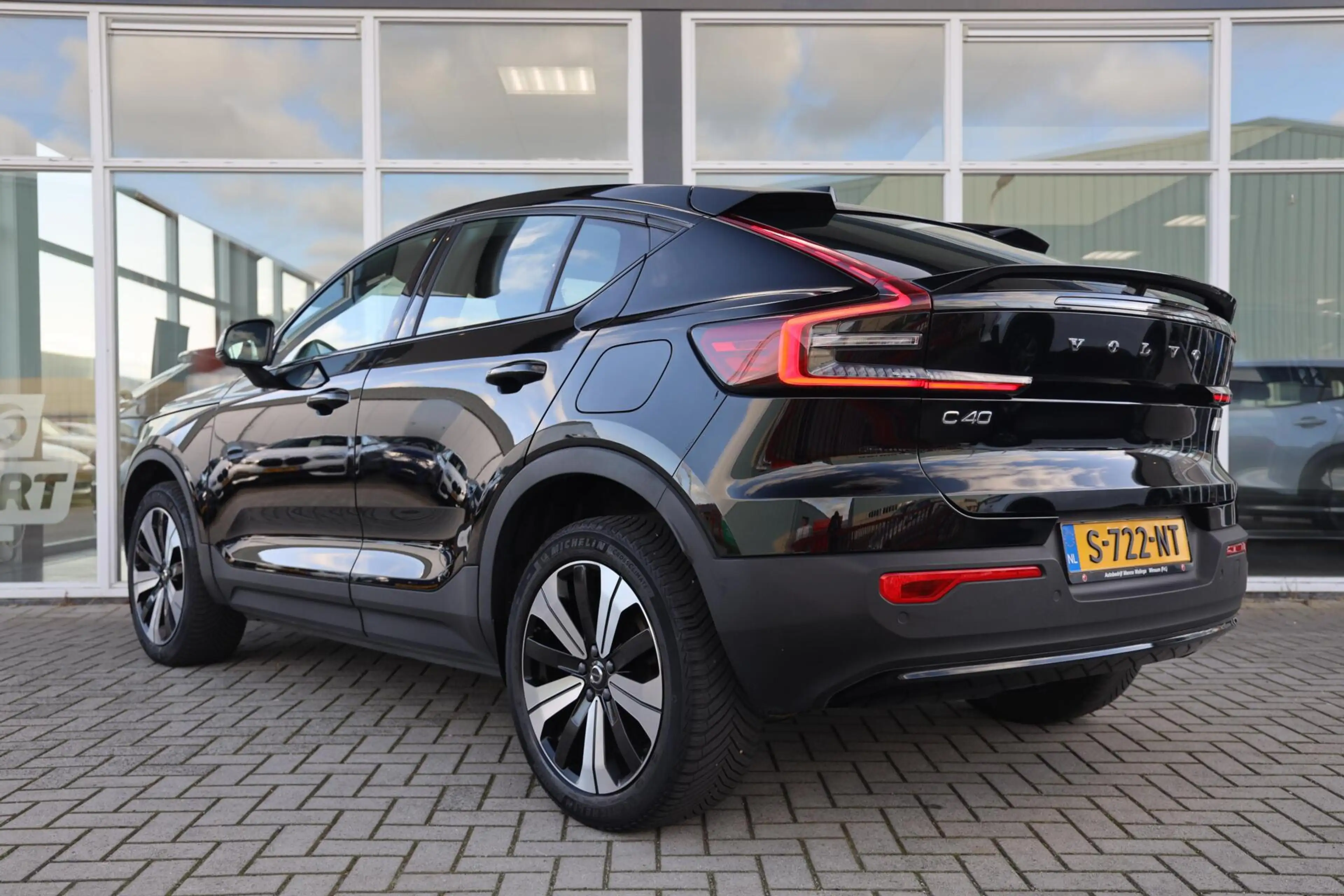 Volvo C40 Recharge Core 69 kWh|Camera|Panoramadak|Carplay|Na — photo 4