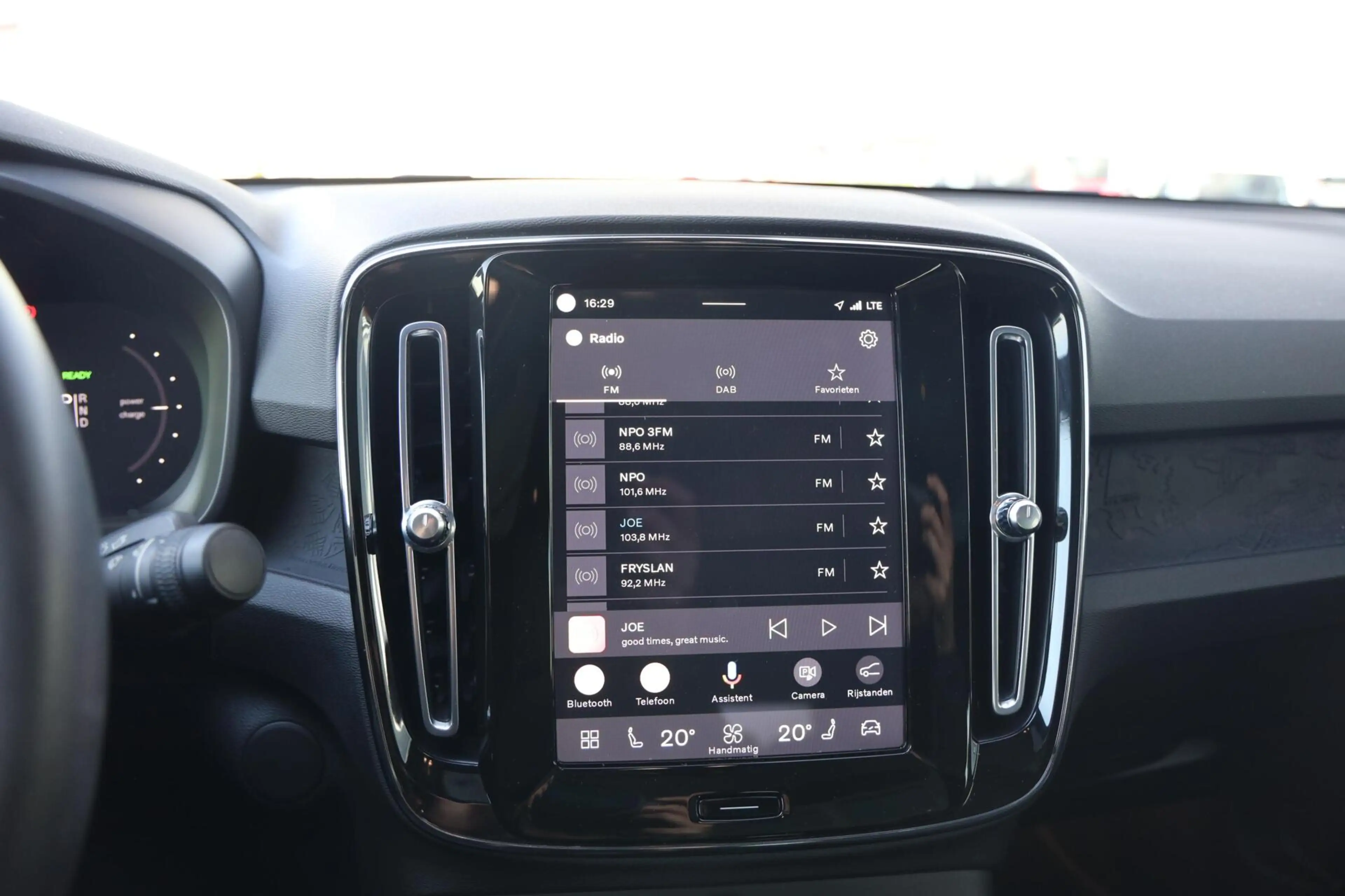 Volvo C40 Recharge Core 69 kWh|Camera|Panoramadak|Carplay|Na — photo 9