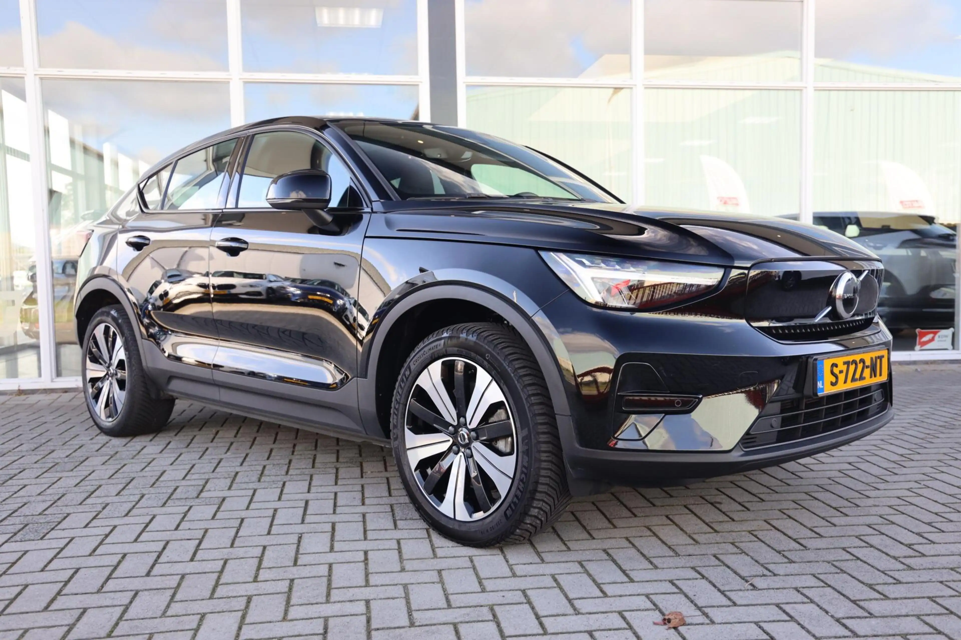 Volvo C40 Recharge Core 69 kWh|Camera|Panoramadak|Carplay|Na — photo 2