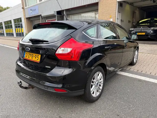 Ford Focus view 6