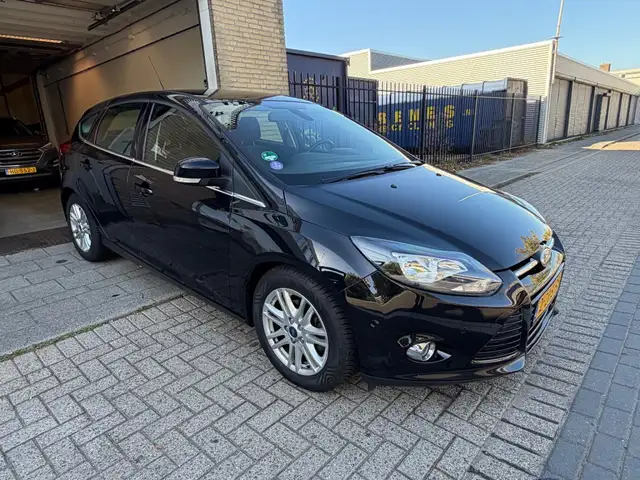 Ford Focus view 5