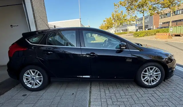 Ford Focus view 14