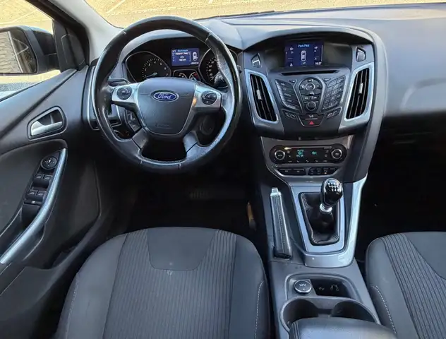 Ford Focus view 2