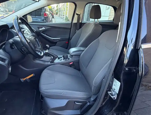 Ford Focus view 10