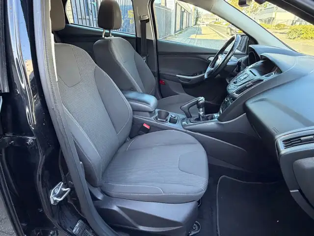 Ford Focus view 9