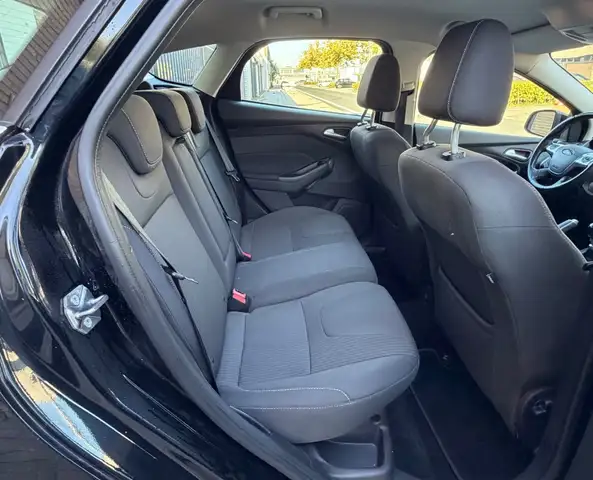 Ford Focus view 11