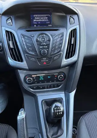 Ford Focus view 3