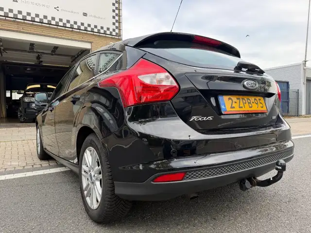 Ford Focus view 8