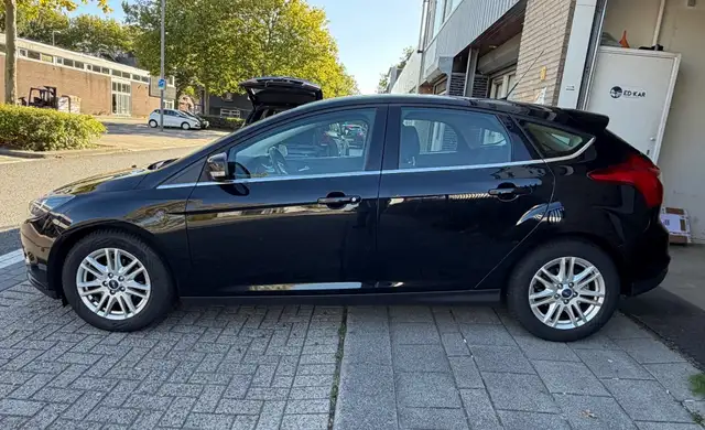 Ford Focus view 15