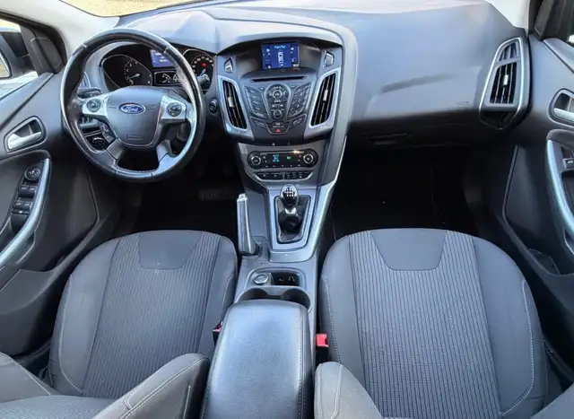 Ford Focus view 13