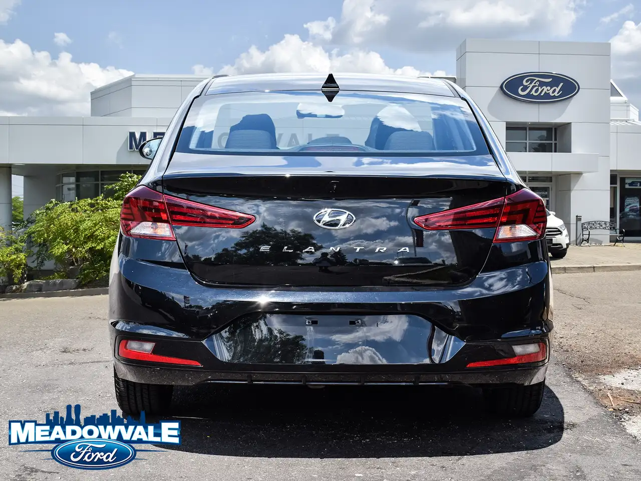 Hyundai ELANTRA photo Hyundai ELANTRA