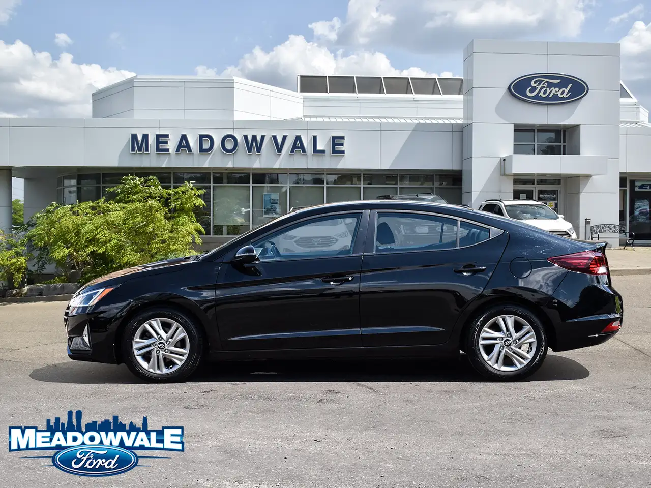 Hyundai ELANTRA photo Hyundai ELANTRA