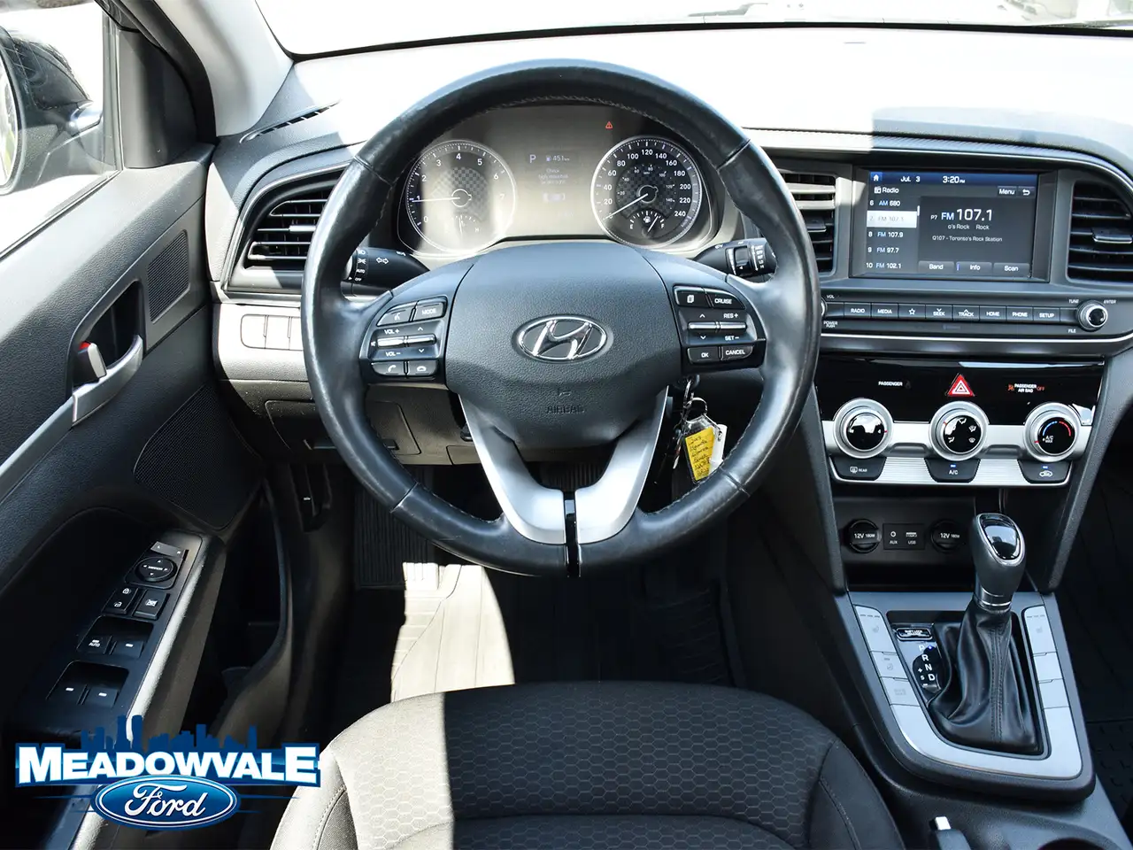 Hyundai ELANTRA photo Hyundai ELANTRA