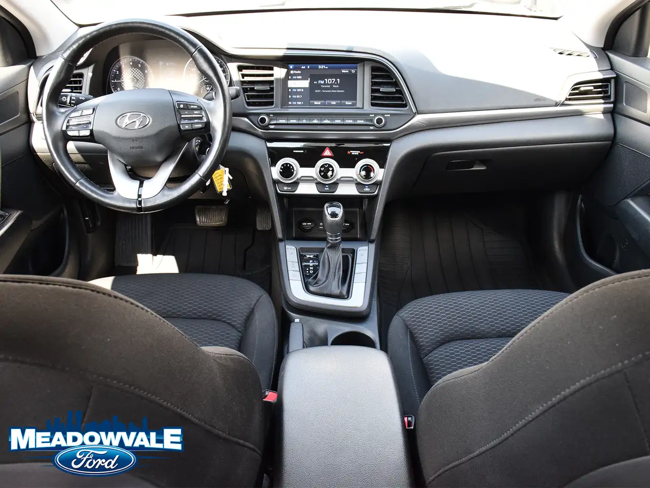 Hyundai ELANTRA photo Hyundai ELANTRA