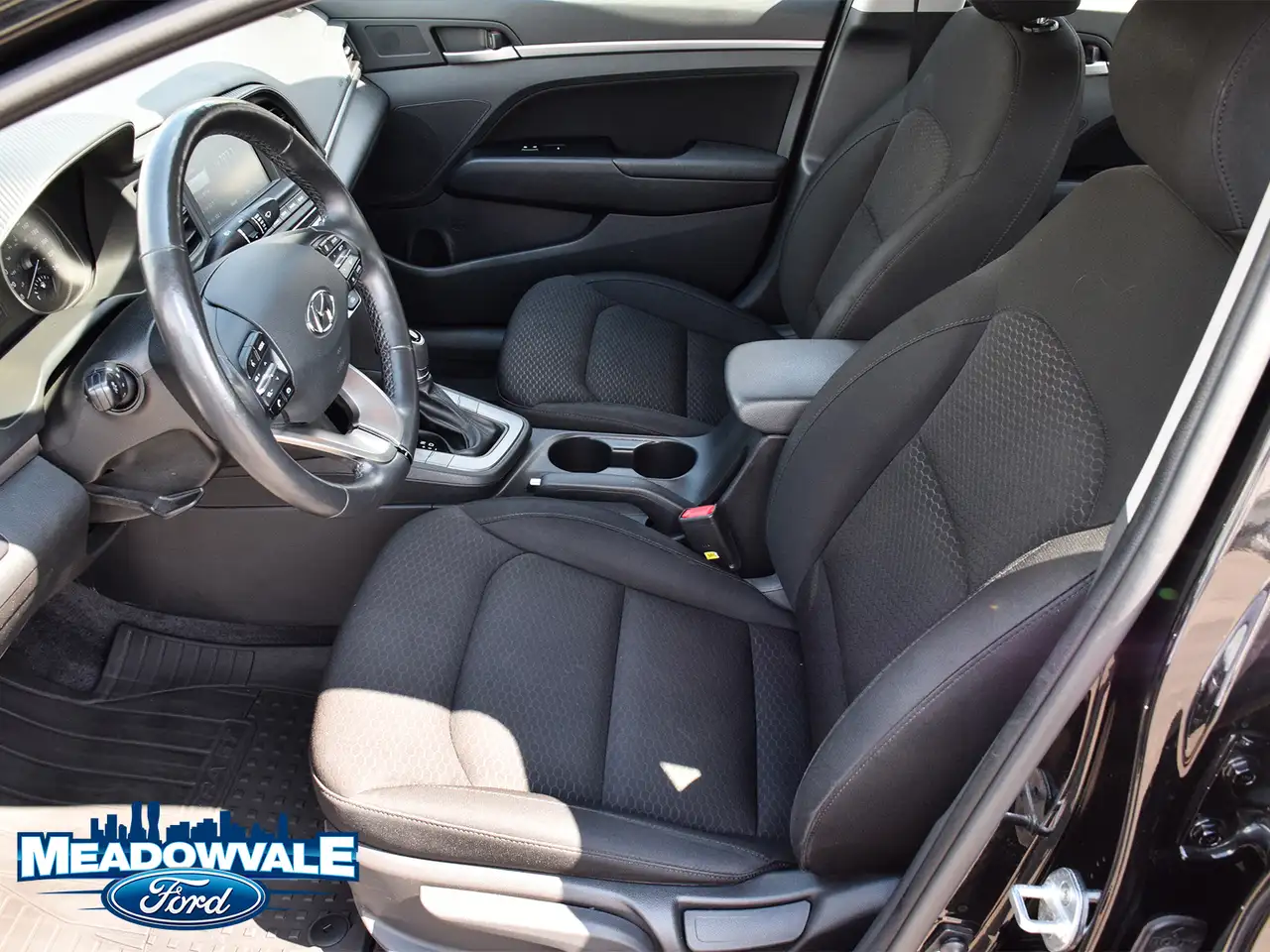 Hyundai ELANTRA photo Hyundai ELANTRA