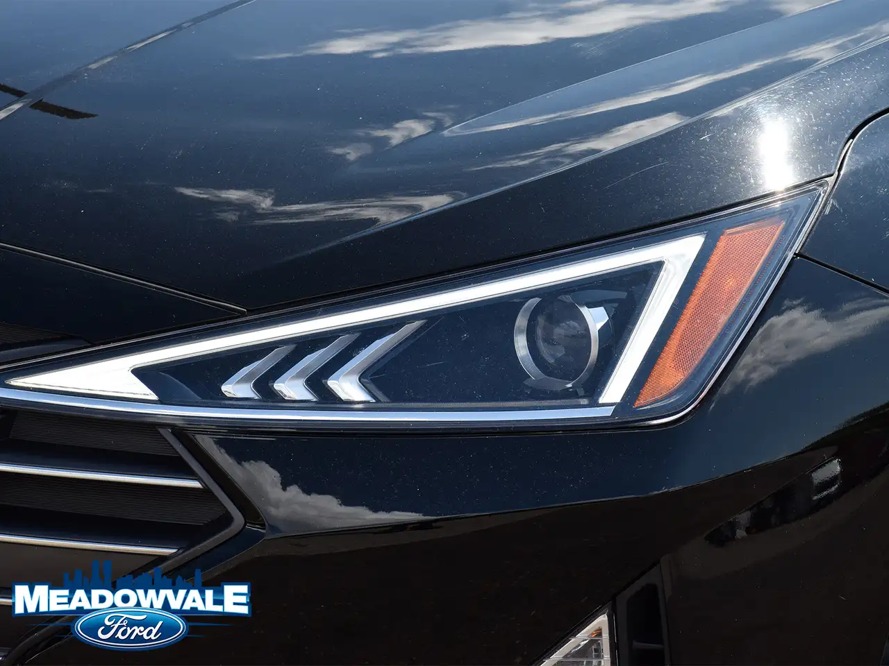 Hyundai ELANTRA photo Hyundai ELANTRA