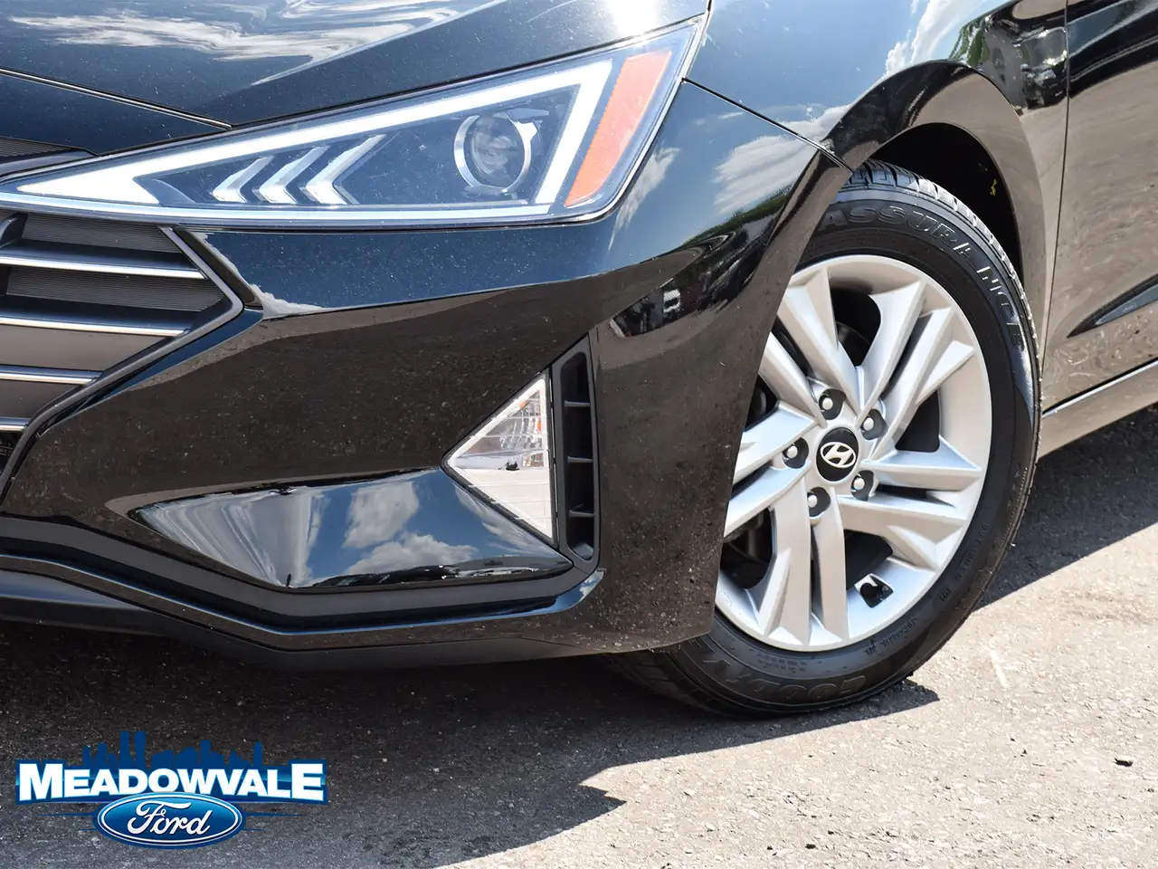 Hyundai ELANTRA photo Hyundai ELANTRA