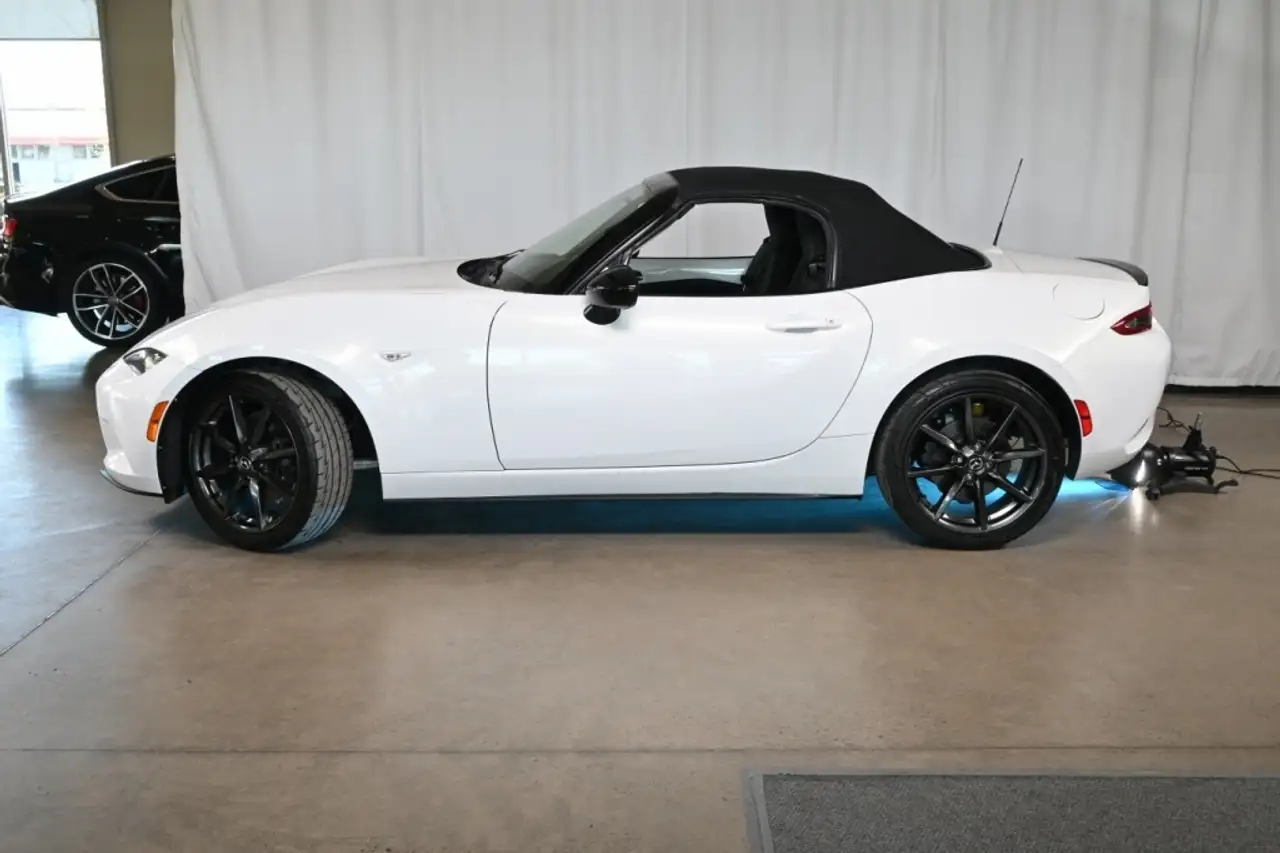 Mazda MX-5 Miata снимка Mazda MX-5 Miata