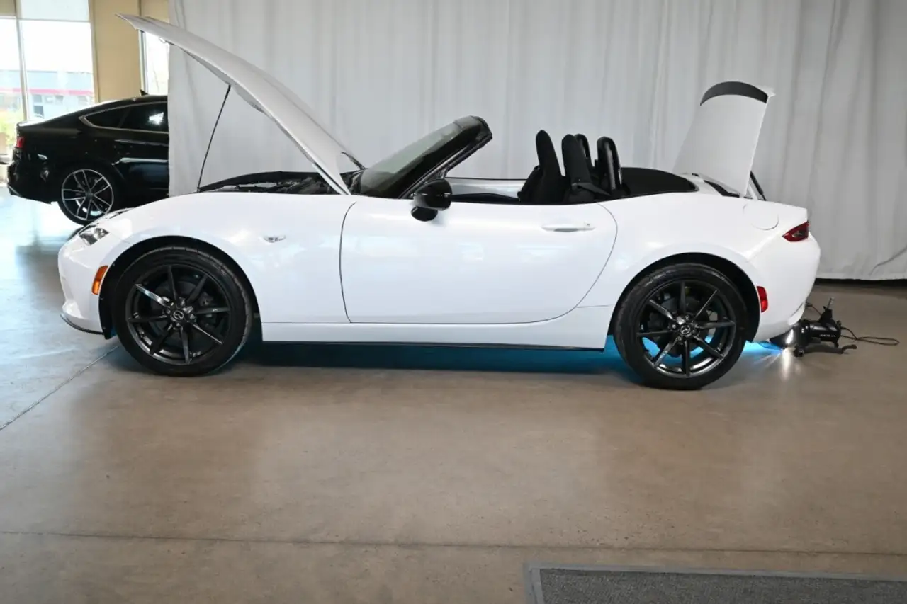 Mazda MX-5 Miata снимка Mazda MX-5 Miata