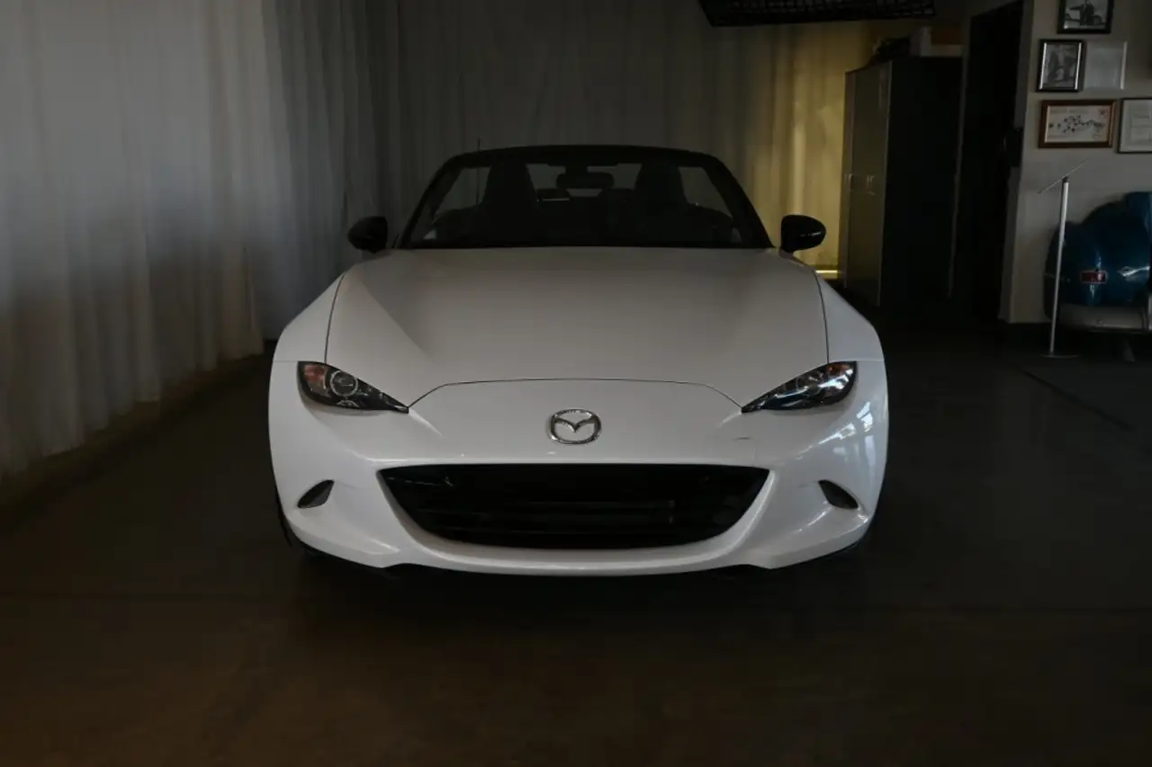 Mazda MX-5 Miata снимка Mazda MX-5 Miata
