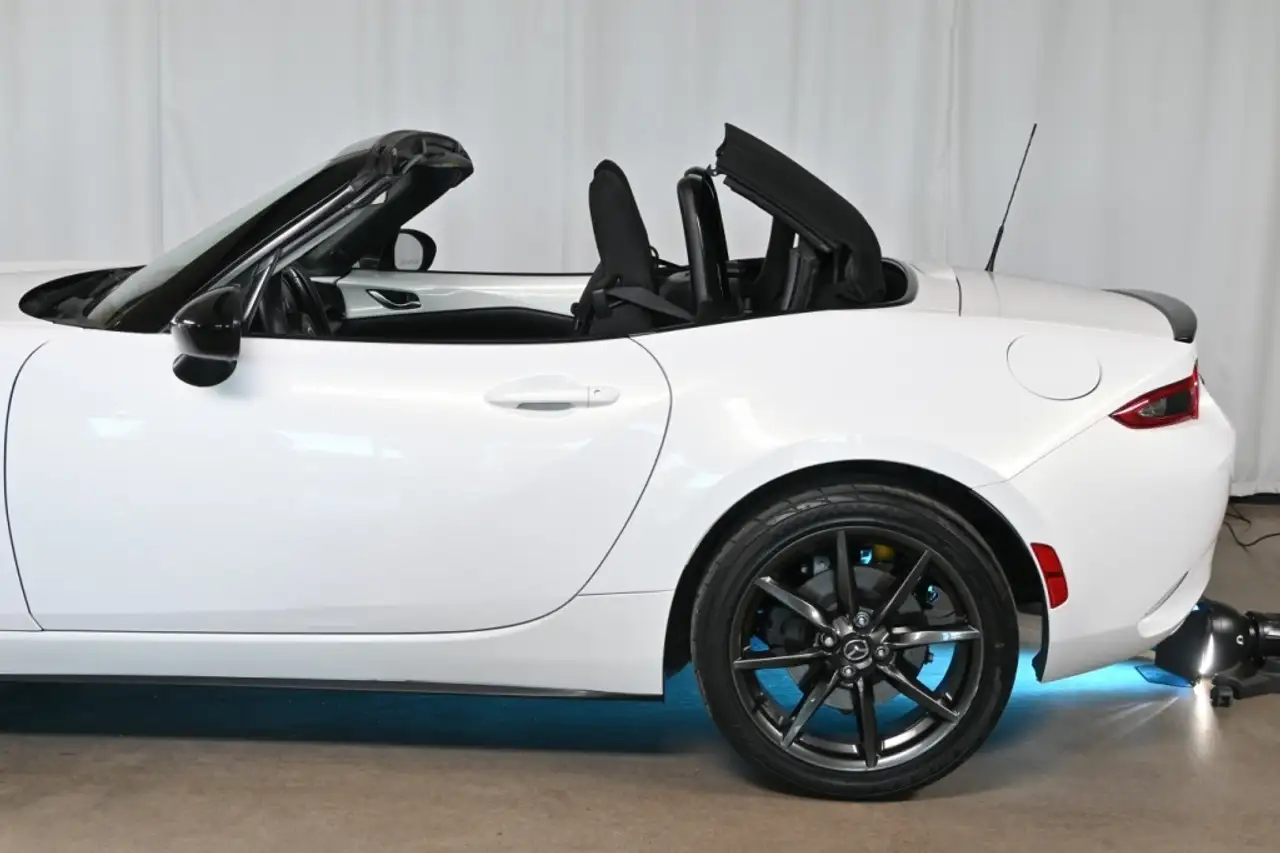 Mazda MX-5 Miata снимка Mazda MX-5 Miata