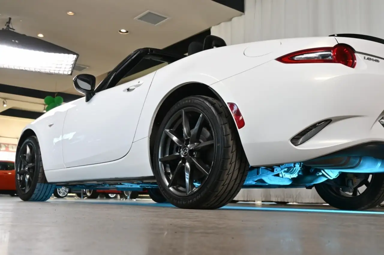 Mazda MX-5 Miata снимка Mazda MX-5 Miata
