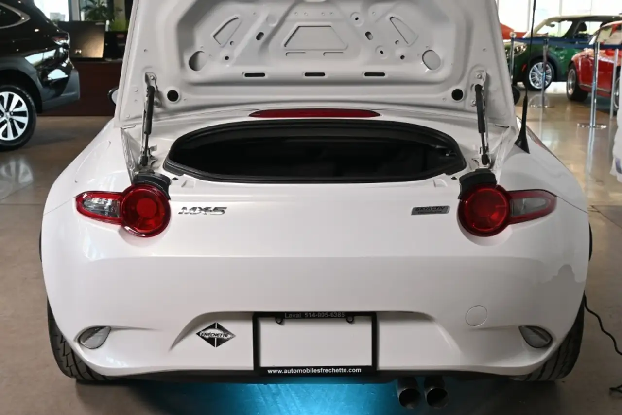 Mazda MX-5 Miata снимка Mazda MX-5 Miata
