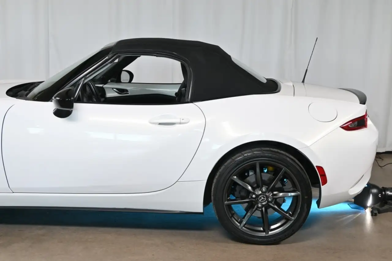 Mazda MX-5 Miata снимка Mazda MX-5 Miata