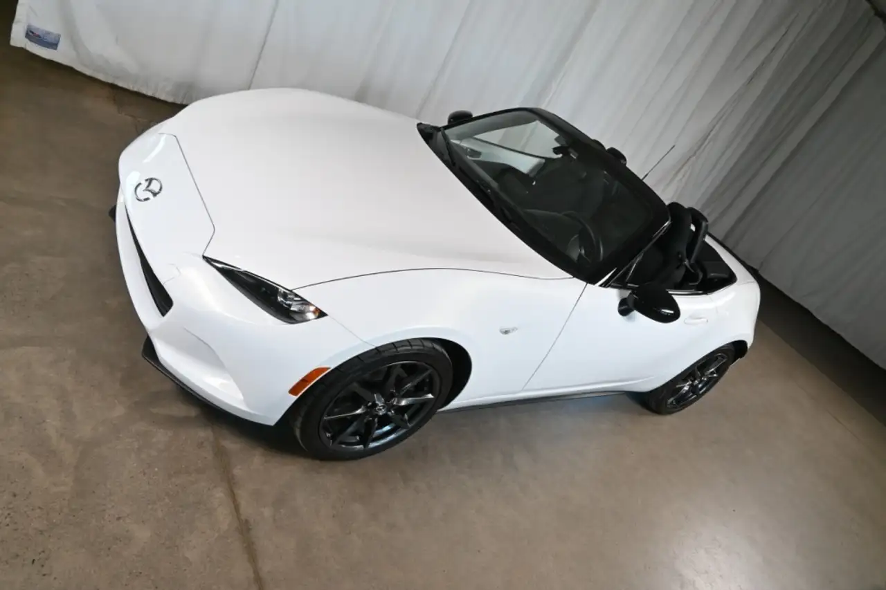 Mazda MX-5 Miata снимка Mazda MX-5 Miata