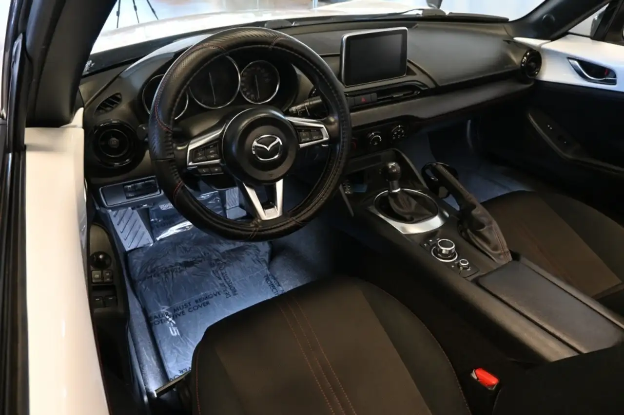 Mazda MX-5 Miata снимка Mazda MX-5 Miata