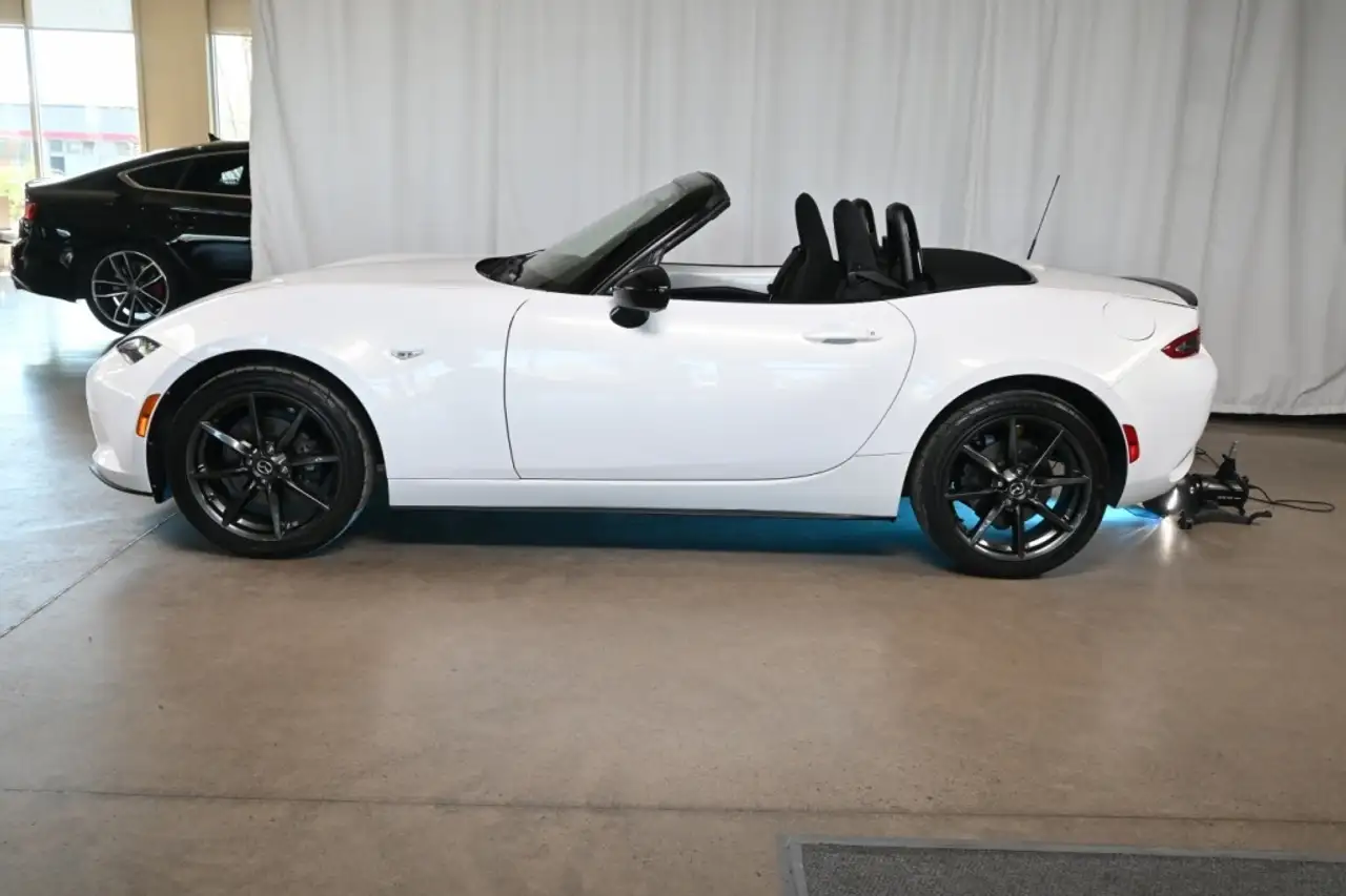 Mazda MX-5 Miata снимка Mazda MX-5 Miata