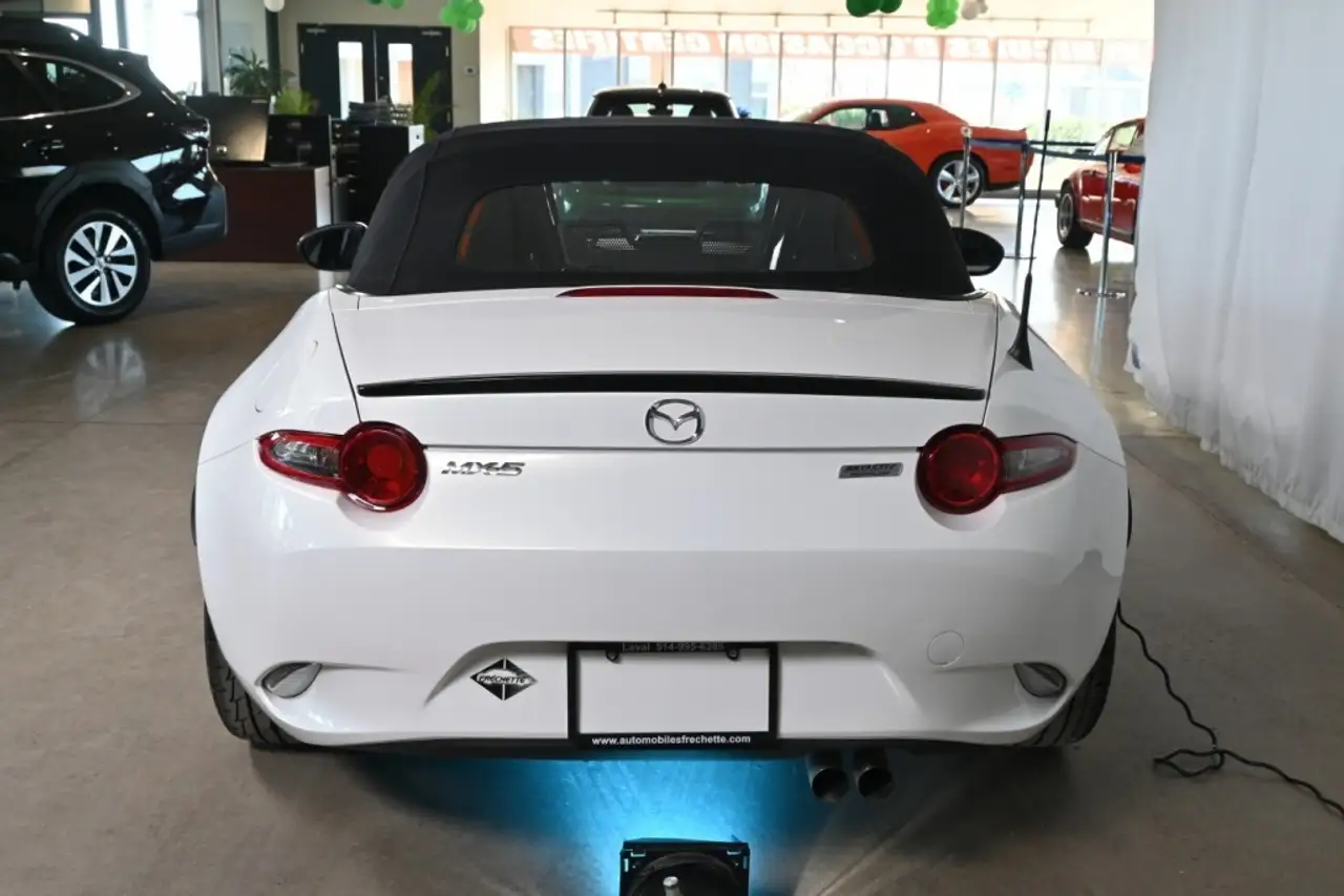 Mazda MX-5 Miata снимка Mazda MX-5 Miata