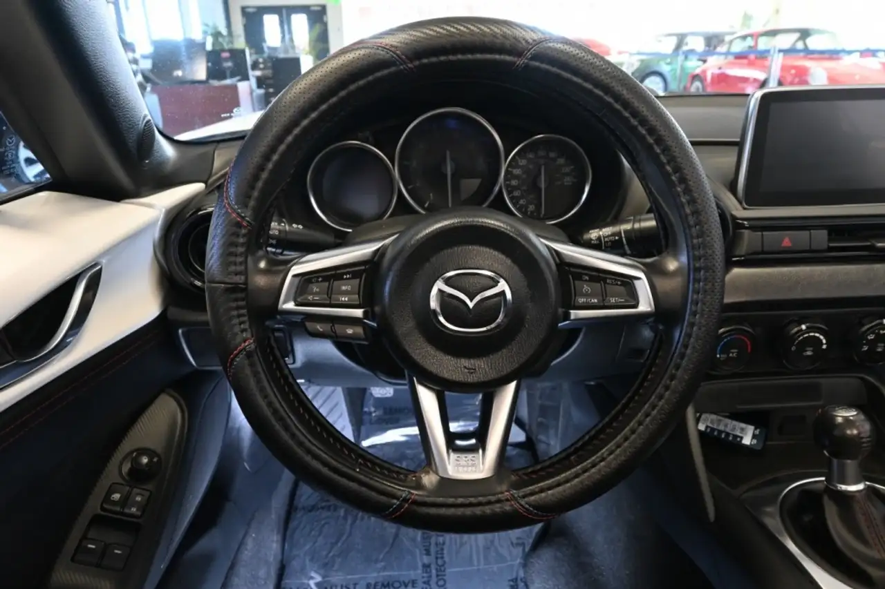 Mazda MX-5 Miata снимка Mazda MX-5 Miata