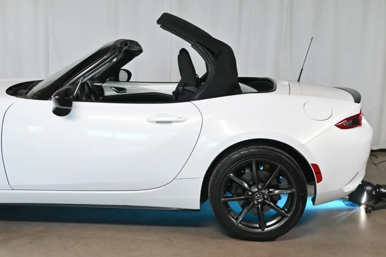 Mazda MX-5 Miata снимка Mazda MX-5 Miata