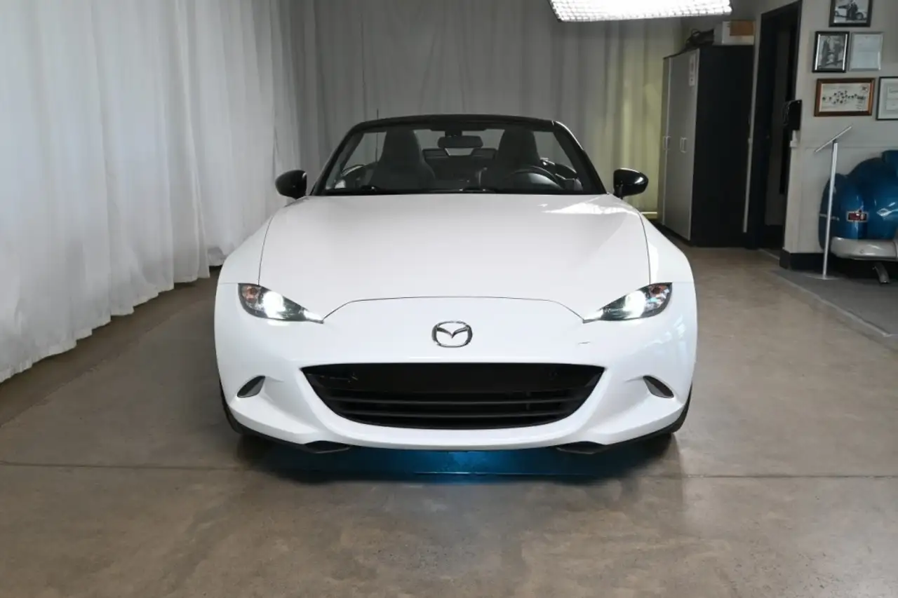 Mazda MX-5 Miata снимка Mazda MX-5 Miata